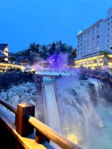 湯畑　ライトアップ