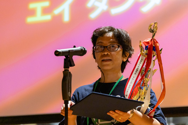 “授賞の様子”